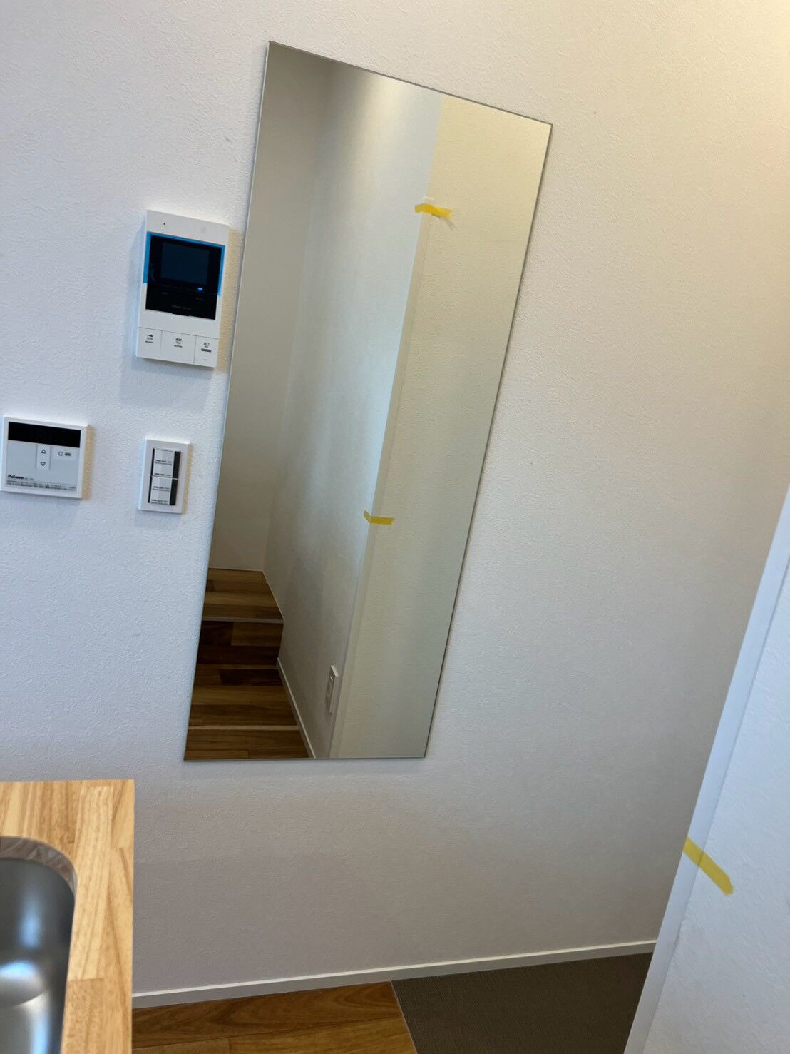 東京都内新築マンションでの鏡工事